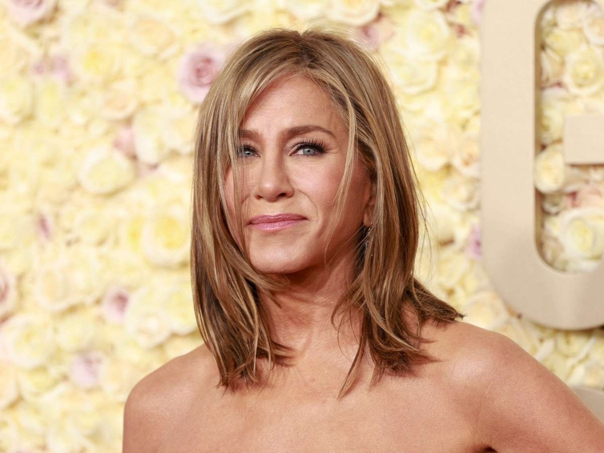 Jennifer Aniston Revives Iconic Look with Modern Flair in Latest